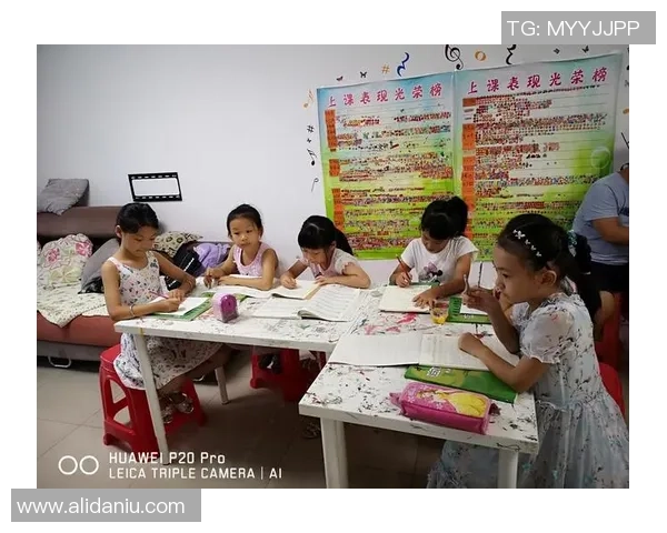 吉布森的传奇人生与创作历程探秘:从音乐到文学的多元化成就 吉布森的传奇人生与创作历程探秘:从音乐到文学的多元化成就