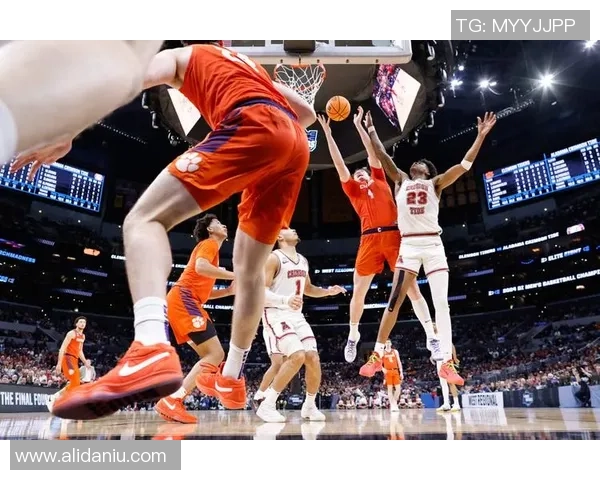 夏季联赛精彩对决湖人队与公牛队的巅峰之战回顾与分析 夏季联赛精彩对决湖人队与公牛队的巅峰之战回顾与分析